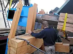 Halssteen en steenbed