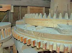 Spoorwiel met extra tandkrans voor voormalige elektrische aandrijving