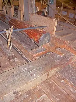 Zaagslee met achtersleehoofd, schotel, pollen, balkijzer, wurgtouw, wurghout en kramplaat