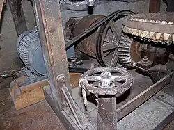 Aandrijving maalstoel met elektromotor