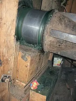 Halslager met bronzen schaal