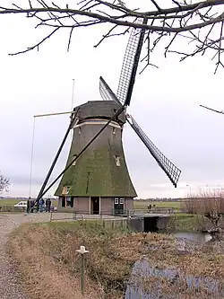 Molen met voorwaterloop