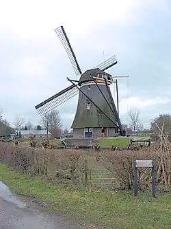Molen met achterwaterloop