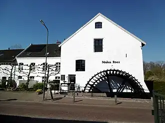 Het waterrad met een middellijn van 7,12 m het grootste van Nederland