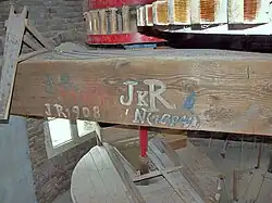 Donsbalk met opschriften; JR= Sjang Rutten