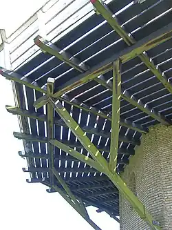 Stelling met kraaienpoten