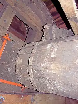 Bovenas met inkepingen voor aandrijving varkenswiel