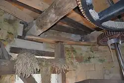 Steenspil met spoorwiel