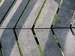 Stellingdelen iets van elkaar