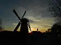 Molen de Windvang tijdens zonsondergang