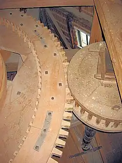 Spoorwiel met steenrondsel