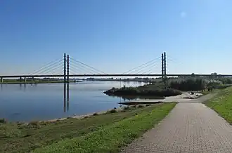 Molenbrug gezien vanuit de omgeving van de molen