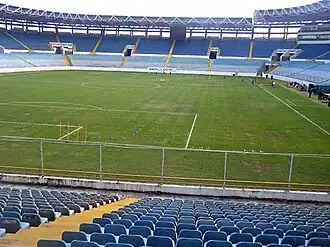 Het stadion van de binnenkant gezien.