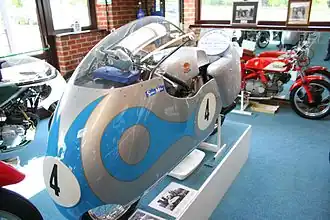 Mondial 250 Bialbero[1] in Sammy Miller's eigen museum in New Milton.