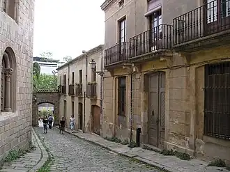 Ingang van het Pedralbesklooster in noorden van de wijk