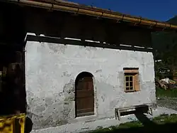 Entree van een Montafonerhaus in Gortipohl