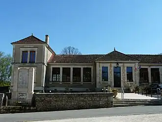 Gemeentehuis en school