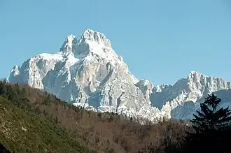 Zicht op de berg vanuit Dogna