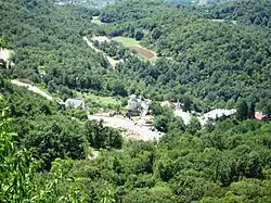 Uitzicht vanaf het klooster op de kerk van de heilige Marthy Stanko