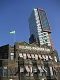 De Rotterdamse vlag met daarop het logo van de Holland-Amerika Lijn