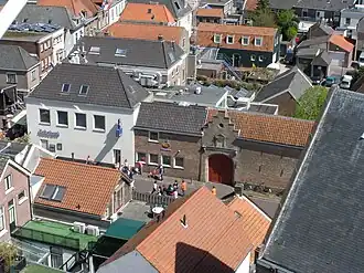 De Commanderij in de Hofstraat, gezien vanaf de toren van de Grote of Sint-Janskerk