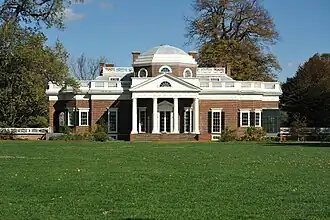 Monticello (gebouwd 1794-1805) was het landgoed van Thomas Jefferson. Het is tegenwoordig een symbool van zijn presidentschap en nalatenschap en is erkend als Werelderfgoed.