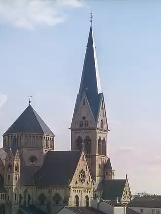 Kerk van Saint-Joseph in Montigny. Deze kerk werd gebouwd naar het voorbeeld van de Herz-Jesu-Kirche in een andere Moezelstad, Koblenz.
