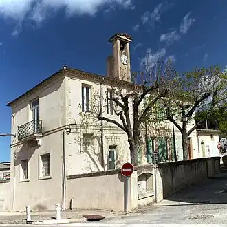 Gemeentehuis en -school