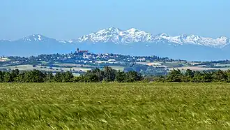 Gezicht op Montréal, op de achtergrond de Pyreneeën