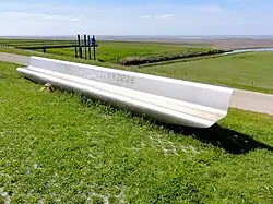 Roestvast staal bank ter herinnering aan Anita Andriesen, lid Gedeputeerde Staten Friesland (2010)