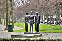 Monument gefusilleerde verzetsstrijders (1954), Apollolaan, Amsterdam