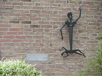 Monument voor Kik ten Boom in de Ten Boomstraat in Hilversum