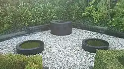 Monument voor overleden pasgeborenen, naast de strooiweide. Ontworpen door Peter van Dortmondt en geplaatst in 2007.[3]