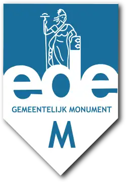 Aanduiding voor gemeentelijke monumenten met het logo van de promotievlag van de gemeente Ede. Hierin is de vrijheidsmaagd uit het gemeentewapen opgenomen