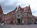 Eclectisch gemeentehuis 1923 naar ontwerp van R. Cauwe