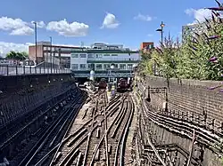 De uitgraving gezien van boven de tunnelmond