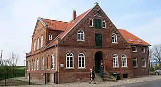 Weddewarden, historische herberg Morgenstern, op de plaats van een voormalige middeleeuwse dwangburcht, tegen Friese aanvallers, met de naam Morgenstern[5]