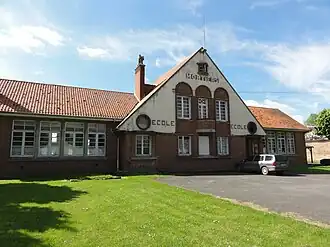 Gemeentehuis en school