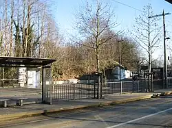 Het talud van het voormalig tracé in Mortsel bij de tramhalte Vredebaan bij het station Mortsel-Luithagen.
