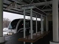 De monorail langs het perron