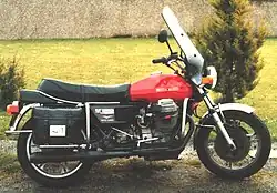 Moto Guzzi V 1000 I-Convert met niet-originele leren tassen