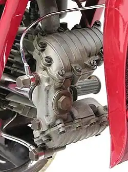 De nieuwe cilinderkop met ingesloten tuimelaars en klepveren