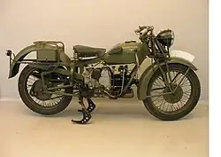 Een van de eerste Alces uit 1939, zonder beenschilden: de gereedschapskistjes zitten achterop