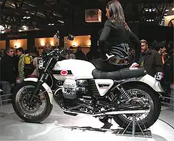 voorseriemodel uit 2007: bij de uiteindelijke versie was het logo vervangen door de naam "Moto Guzzi" in witte letters.