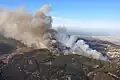 De bosbrand op de Karmel van bovenaf-opzij gezien