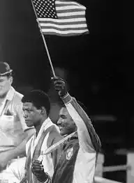 Mustapha Moussa (midden)