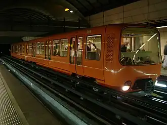 Een treinstel van het type MPL 85 in het station Vieux Lyon