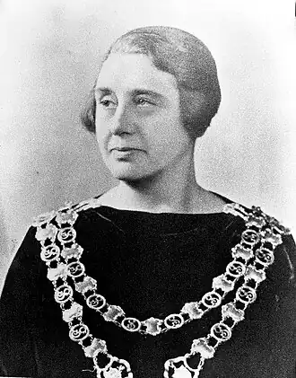 Portret van Dorothy Thurtle als burgemeester van Shoreditch (1936)