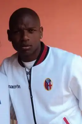 Mudingayi als speler van Bologna (2011).
