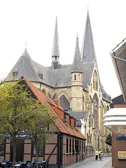 Dorpsgezicht met de St. Pantaleonkerk